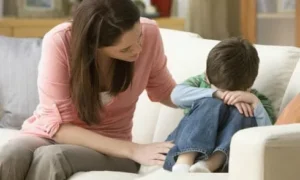 7 Việc Cha Mẹ Làm Vô Tình Nuôi Dưỡng Thói Xấu Của Trẻ – Hãy Dừng Lại Ngay! - VietSkill