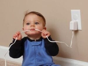 Dạy Trẻ Các Kỹ Năng Xử Lý Tình Huống Bất Trắc: Bảo Vệ Con Bằng Bản Lĩnh Và Tri Thức - rèn luyện eq cho trẻ