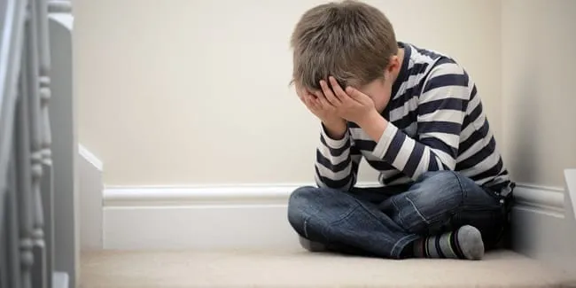 Những Câu Nói Làm Tổn Thương Tâm Hồn Trẻ Nhỏ: Ba Mẹ Có Đang Vô Tình Gây Hại?