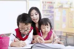 4 Cách Dạy Tiếng Anh Cho Trẻ Lớp 1 Tại Nhà: Bứt Phá Bản Lĩnh Cùng Vietskill