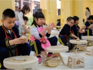 Trải Nghiệm Lấm Lem Tại Lò Bầu Trăm Tuổi: Bứt Phá Bản Lĩnh Cùng Vietskill