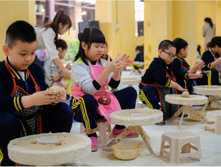 Trải Nghiệm Lấm Lem Tại Lò Bầu Trăm Tuổi: Bứt Phá Bản Lĩnh Cùng Vietskill