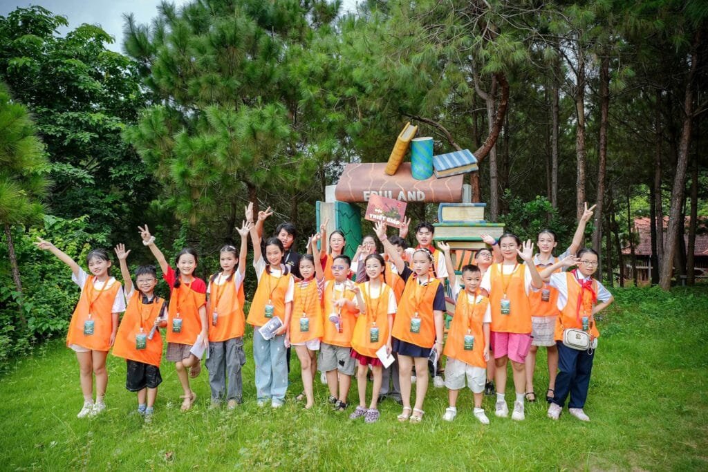 Kỹ Năng Sống Cho Bé Lớp 4, 5: Bứt Phá Bản Lĩnh Và Tư Duy Thủ Lĩnh Cùng Vietskill - VietSkill