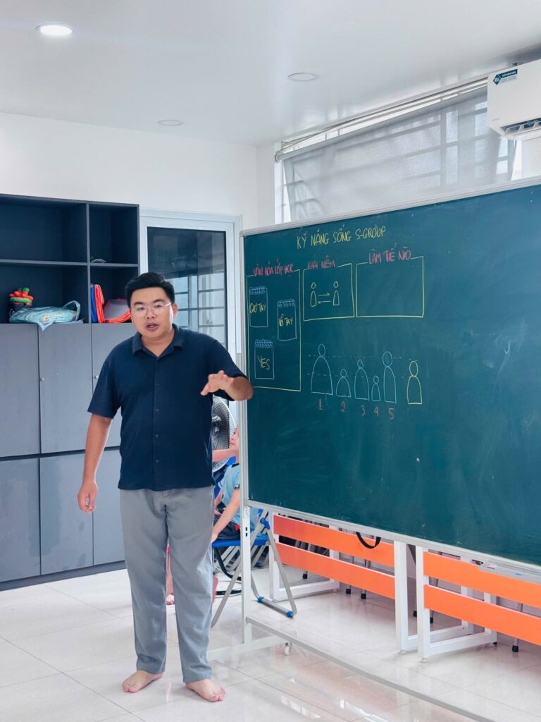 Kỹ Năng Sống Cho Trẻ: Bài Học Vòng Tay Tình Bạn Gieo Mầm Yêu Thương