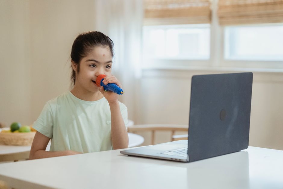 Bí quyết chọn lớp MC cho bé online giúp trẻ tự tin làm chủ sân khấu