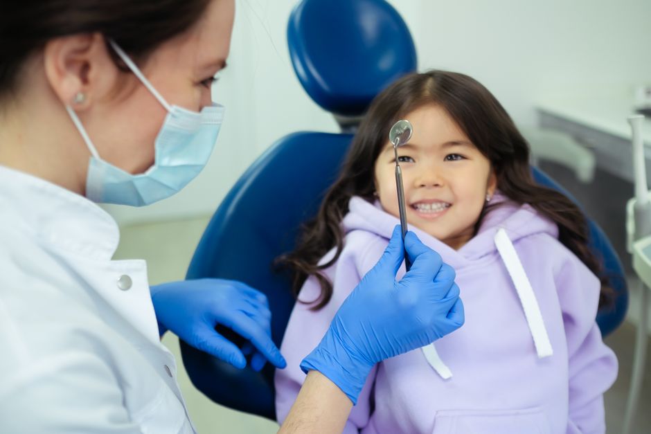 Bí quyết giúp bé rèn luyện ánh mắt và nụ cười tự tin trên sân khấu
