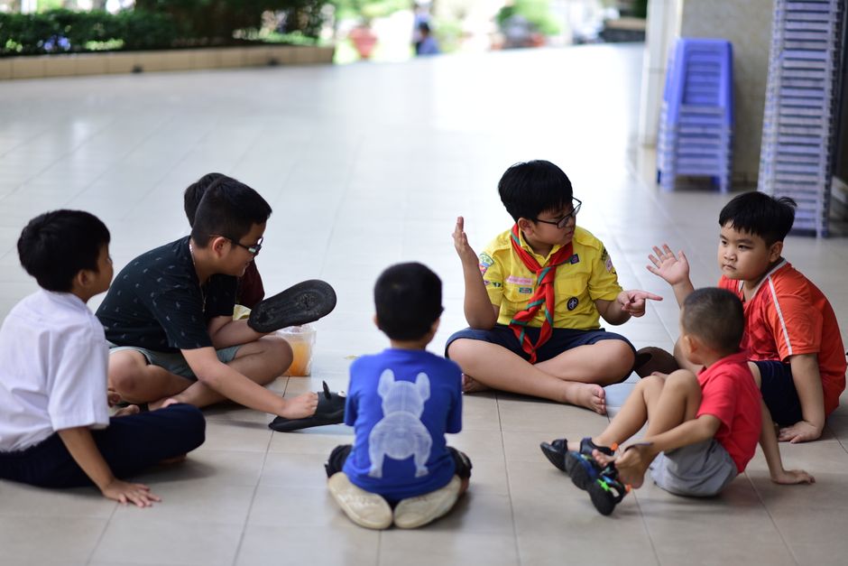 Bí quyết rèn luyện kỹ năng lắng nghe và thấu hiểu trong giao tiếp cho bé - Hình ảnh chi tiết