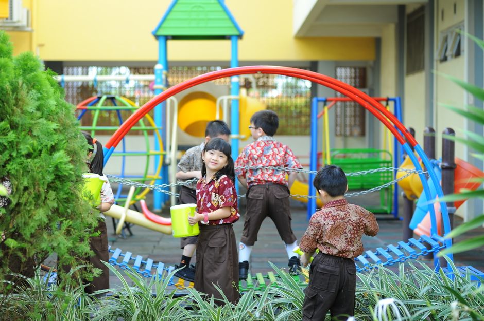 Top 10 trò chơi teamwork ngoài trời cho học sinh tiểu học giúp bé phát triển toàn diện