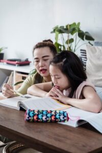 Bí quyết cách nuôi dạy con chuẩn qua từng giai đoạn phát triển vàng - Lịch học